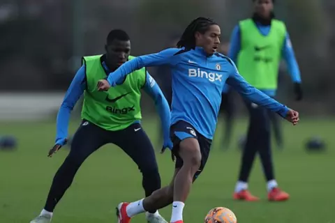  رسميًا.. تشيلسي يعلن عودة لاعبه إلى الدوري الفرنسي